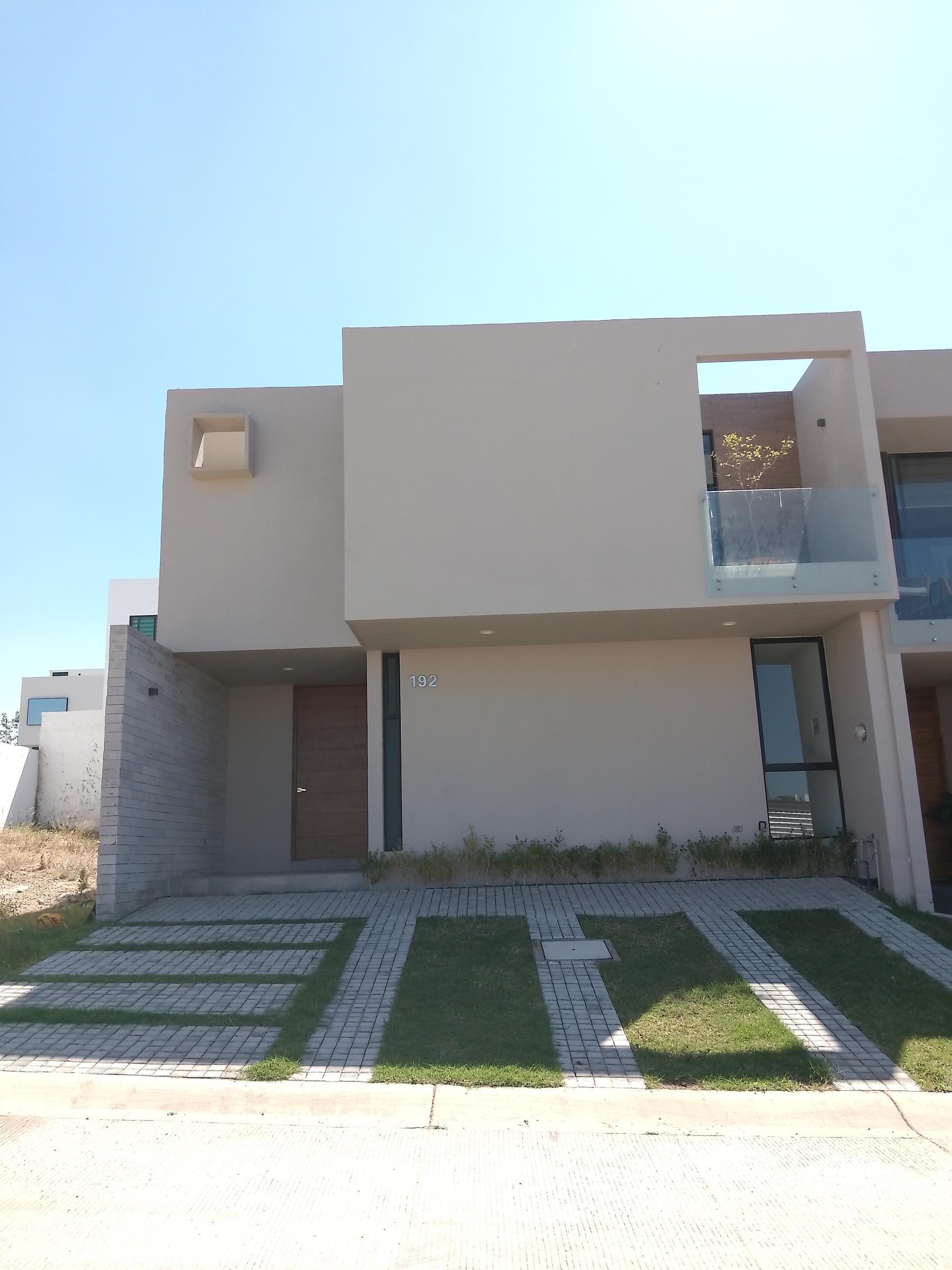 AMPLIA CASA EN VENTA EN VALLE IMPERIAL 👌🏻