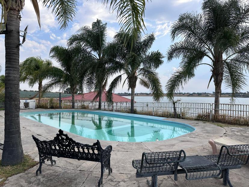 Terreno en venta  a orilla del lago 4