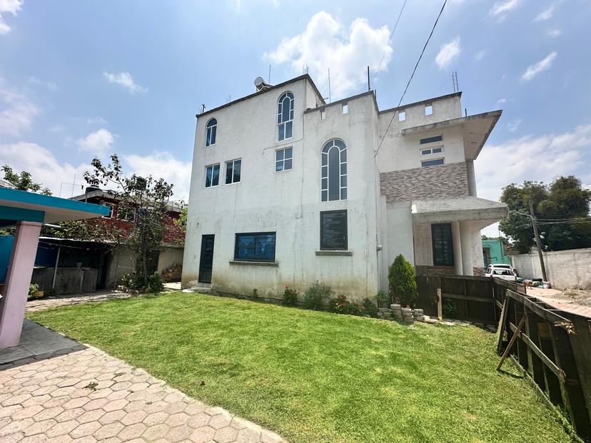 Casa de 3 plantas moderna y grandes espacios  5