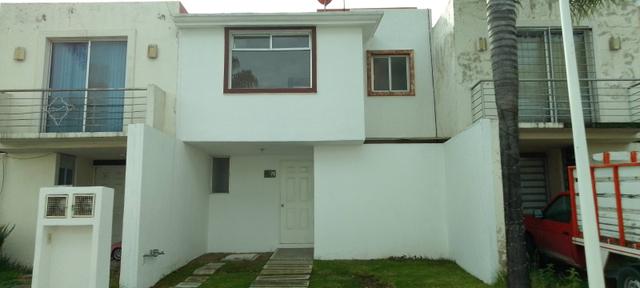 CASA EN FRACCIONAMIENTO SEGURO