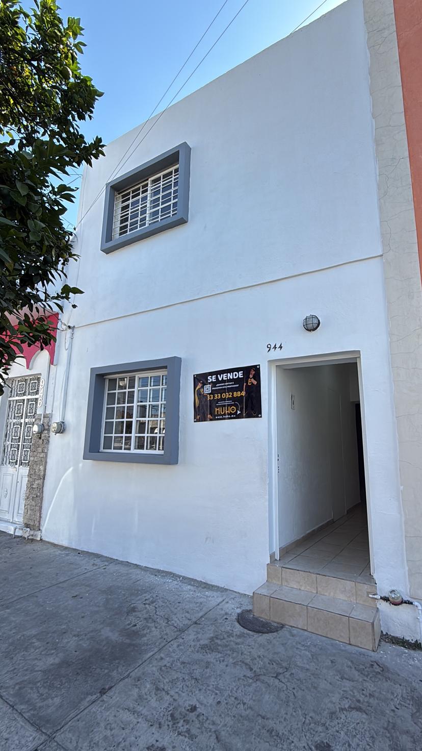 Casa en venta la Col. Oblatos Dionisio Rodríguez  3