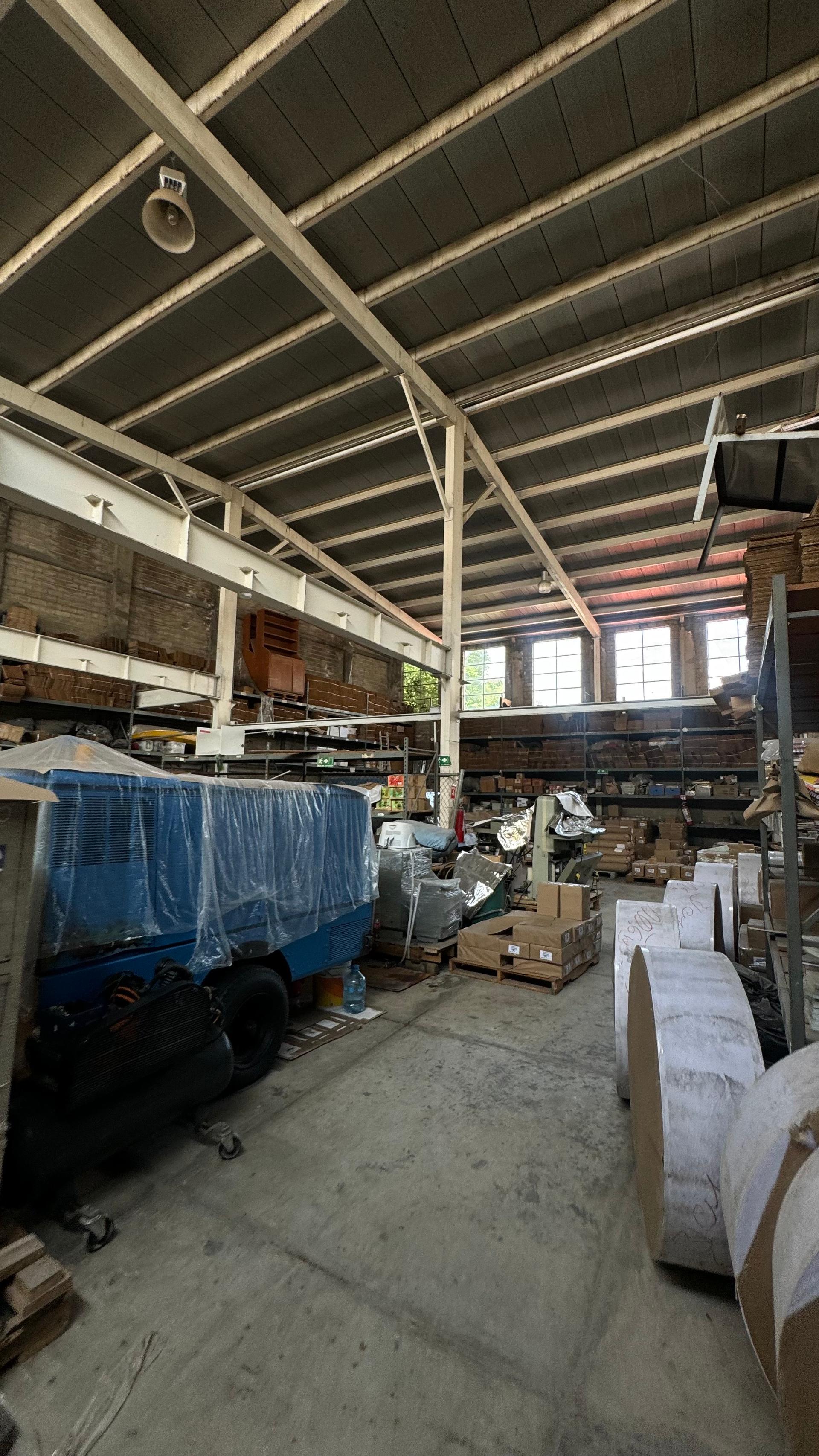 SE VENDE BODEGA EN EL PALOMAR 