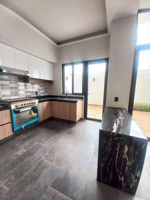 Casa en Venta a una cuadra de Galerías Santa Anita 3