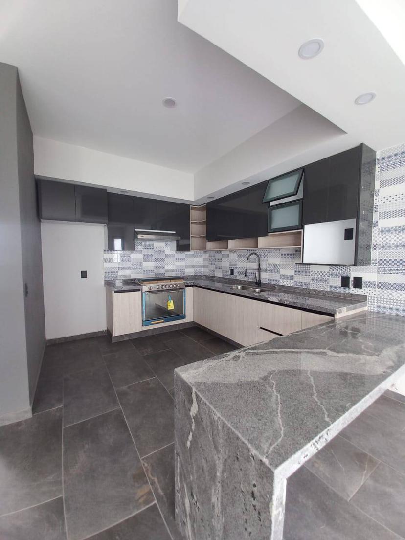 Venta de casa en el Sur a 1 cuadra de López Mateos 3