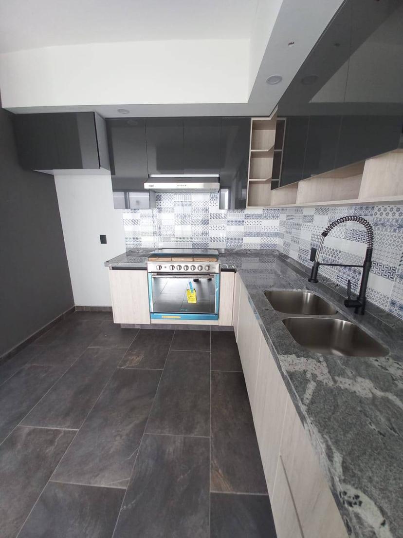 Venta de casa en el Sur a 1 cuadra de López Mateos 4