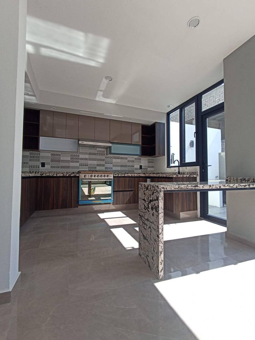 Venta de casa ubicada en zona sur 4