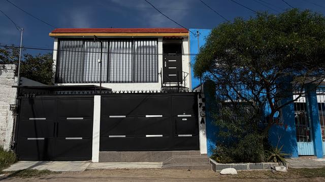 Venta casa a 2 cuadras de Mariano Otero 