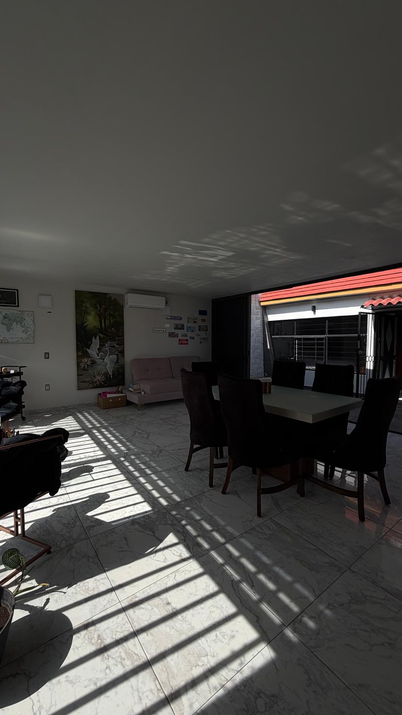 Venta casa a 2 cuadras de Mariano Otero  2