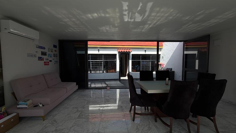 Venta casa a 2 cuadras de Mariano Otero  4