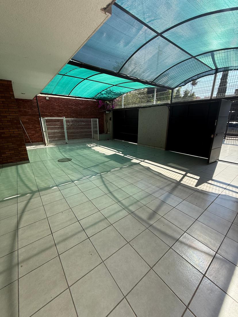 Casa en venta en la Col. Jardines del Sol  4