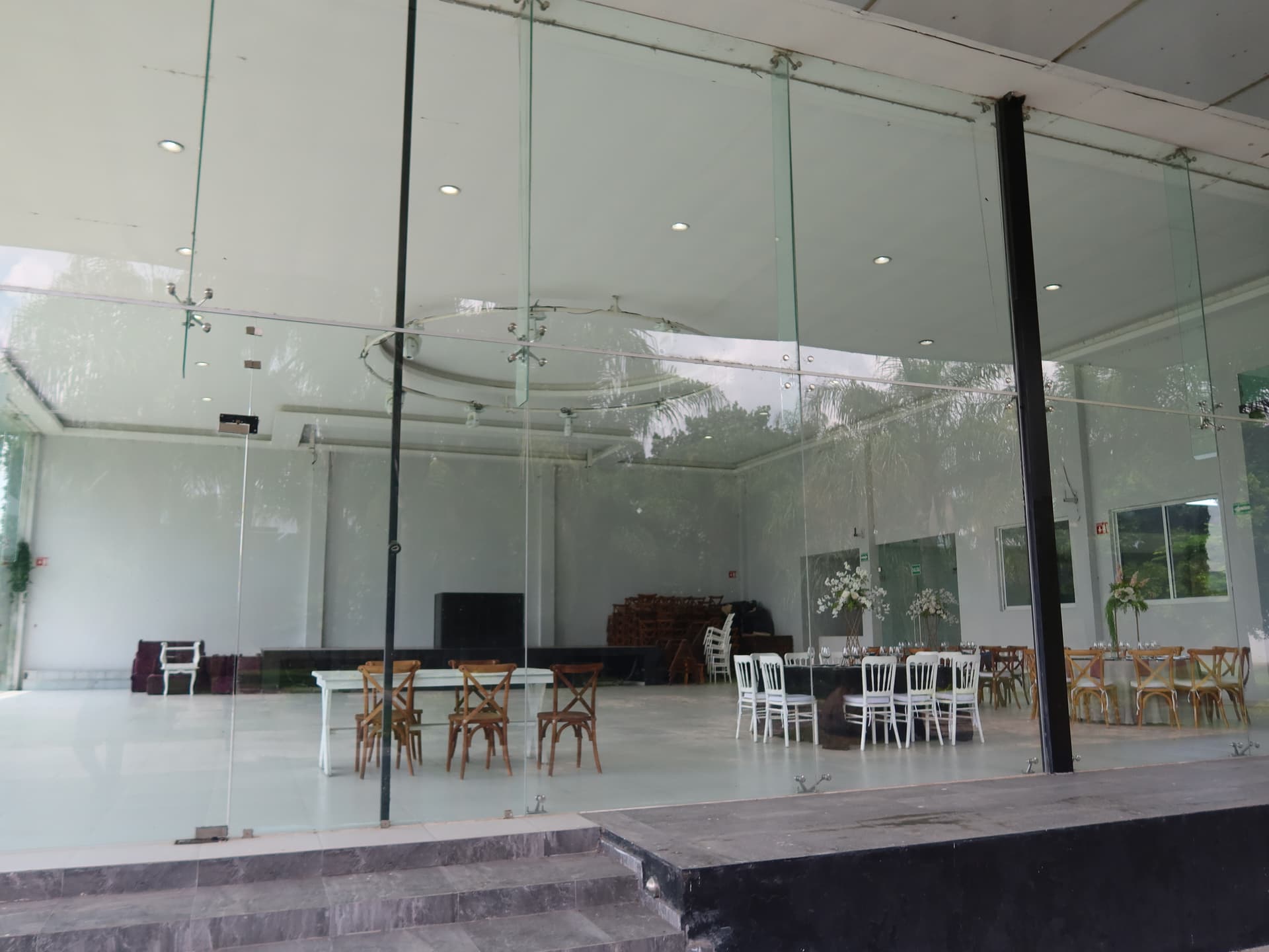 Salón de eventos con caballerizas y amplio jardín 