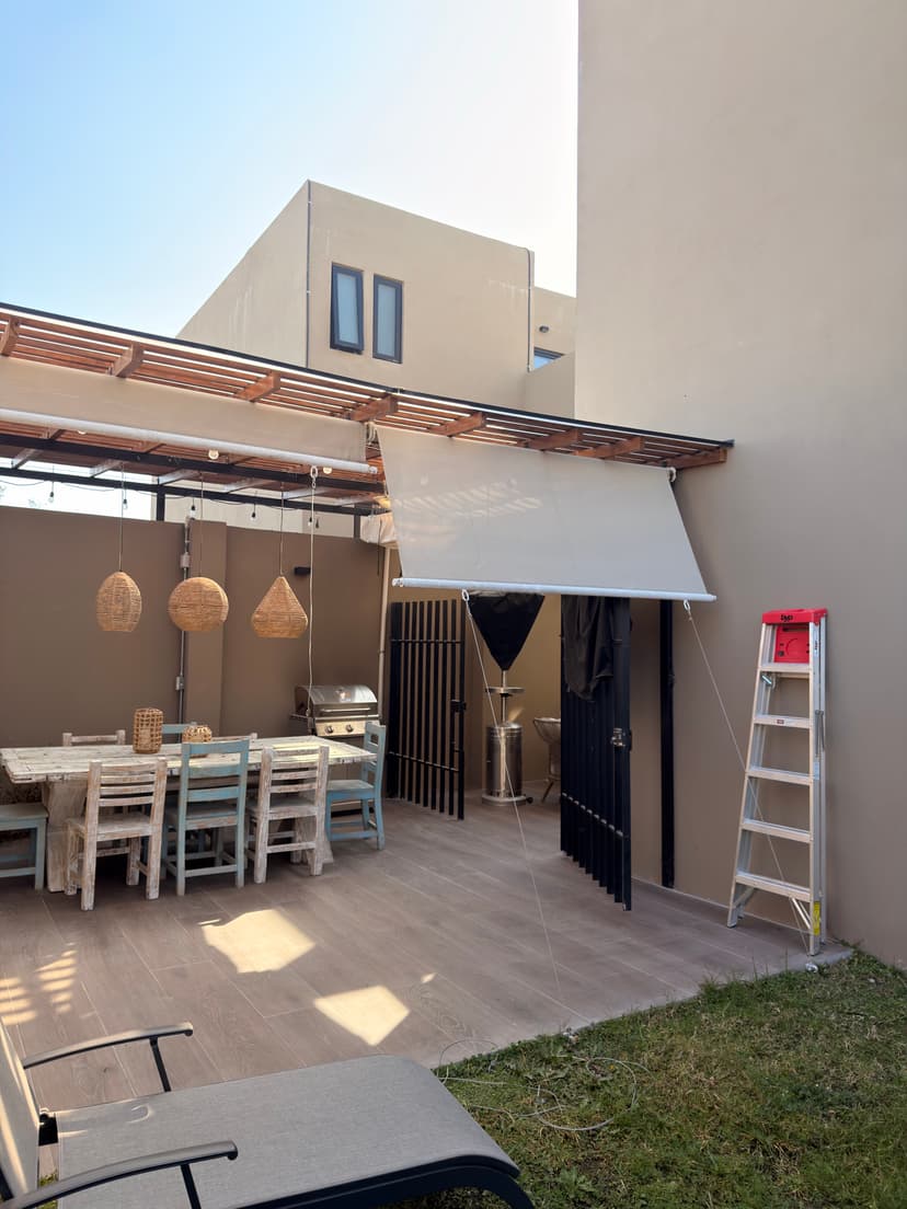 Hermosa casa con terreno excedente y Ampliación. 
 3