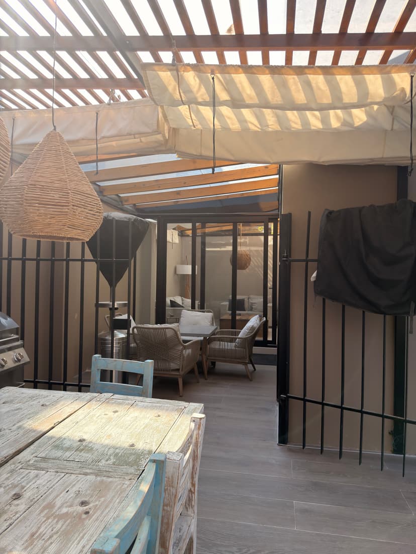 Hermosa casa con terreno excedente y Ampliación. 
 5